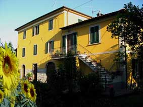 Vista di fronte del Casale